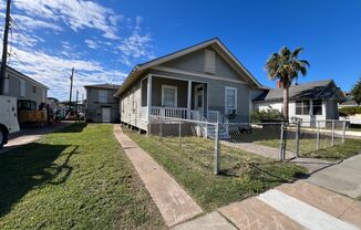 Cute 1 bedroom 1 bath duplex for lease