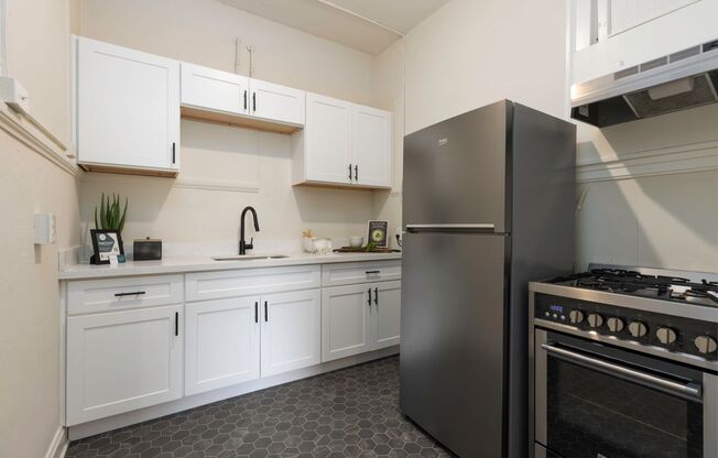 Studio, 1 bath, 465 sqft, $1,450, Unit 206