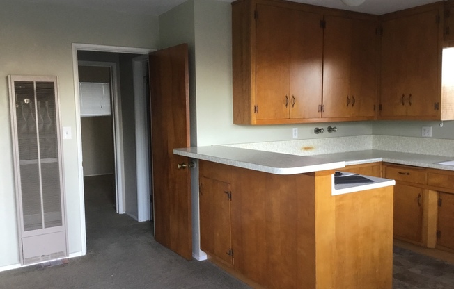 2 beds, 1 bath, $1,200