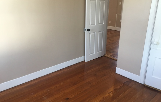 2 beds, 1 bath, $1,375, Unit 185 Harrison - Unit 3