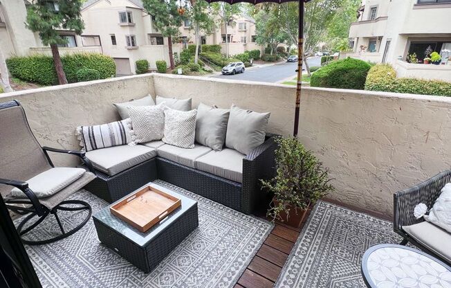 2 Bed/2.5 Bath Townhome - Beautifully Upgraded - Woodlands of La Jolla