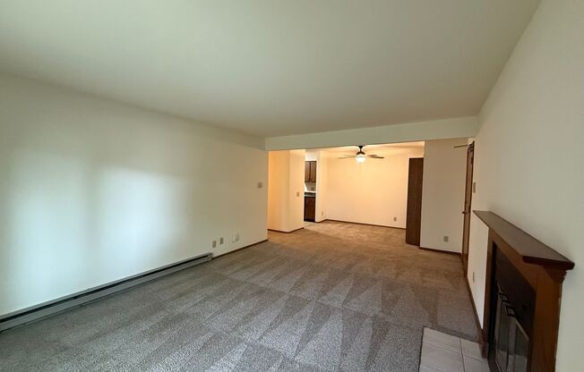 2 beds, 1 bath, 965 sqft, $1,615, Unit 7502CA