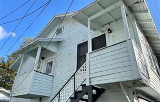 2 Bedroom / 1 Bath Sanford Apartment Available Now!