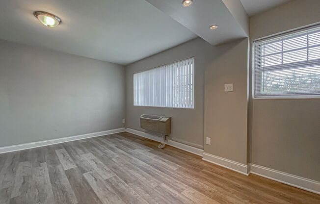 2 beds, 1 bath, 650 sqft, $825, Unit 313-04