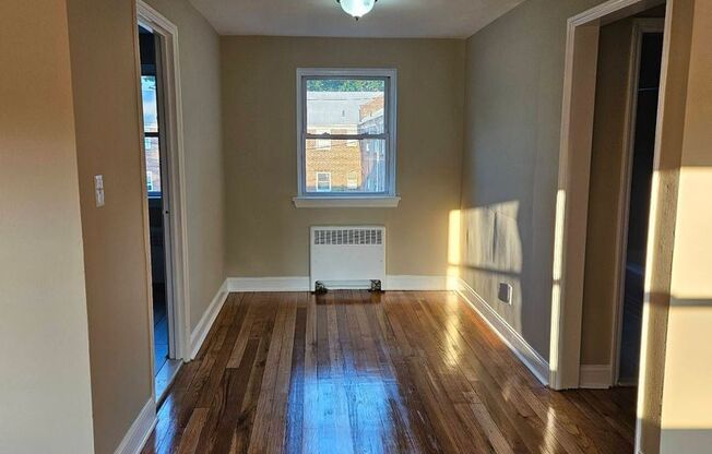 2 beds, 1 bath, 750 sqft, $2,195, Unit B-10