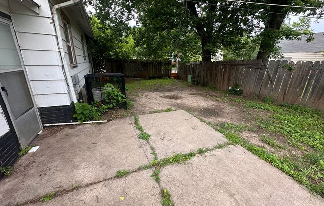 $850 - 2 bedroom/ 1 bathroom - Single Family Home