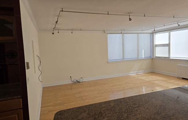40 E Cedar St 22W