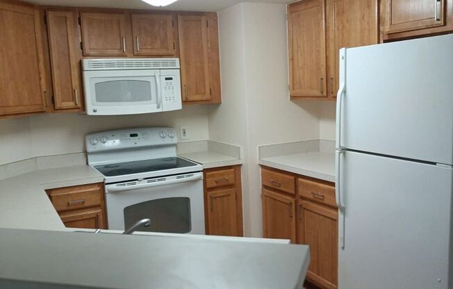 2 beds, 2 baths, 951 sqft, $1,550, Unit 17-B Phase 2