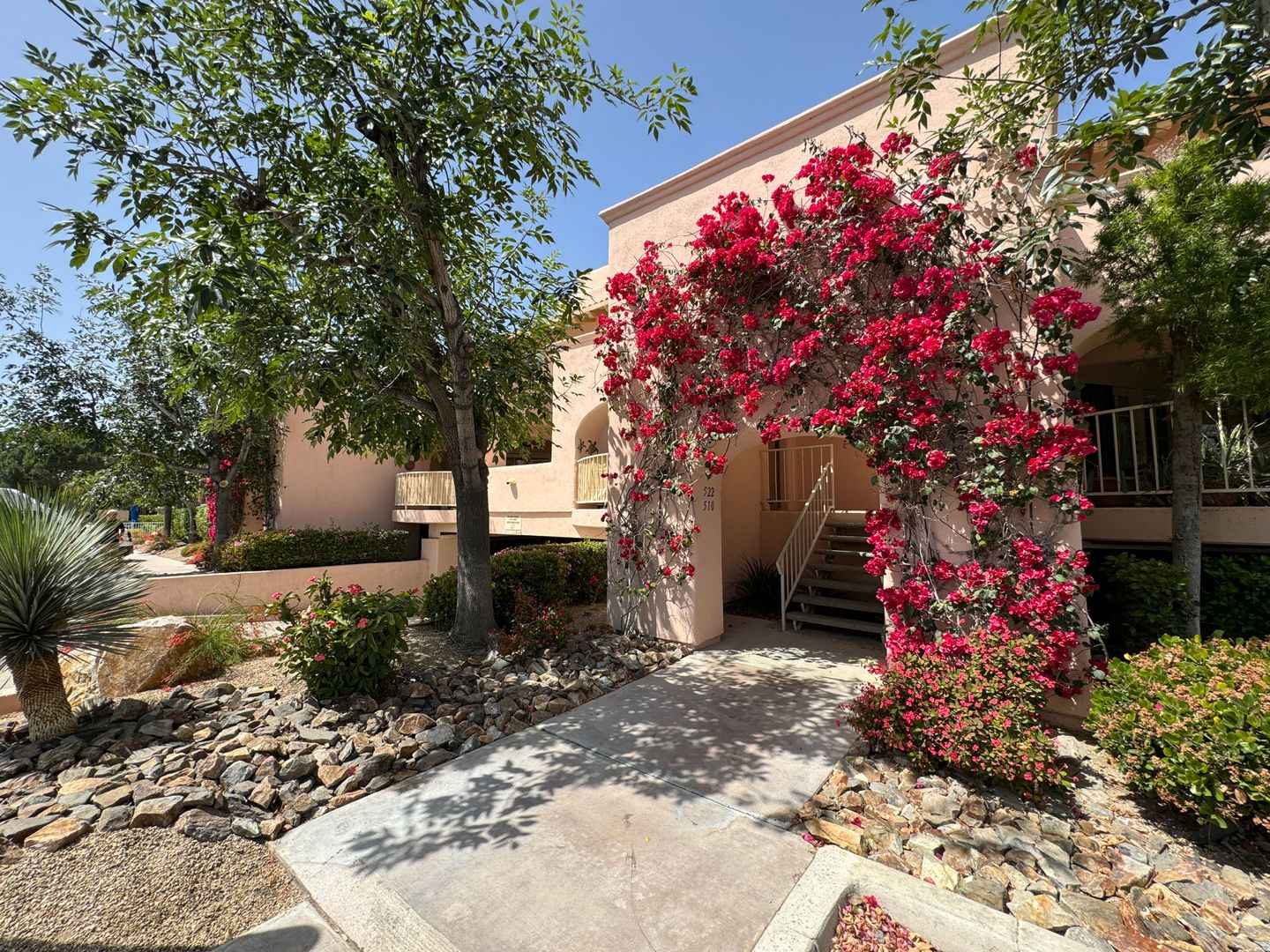 AVAILABLE NOW!! Charming FURNISHED 1 Bed/2 Bath In Palm Springs Deauville Community!!