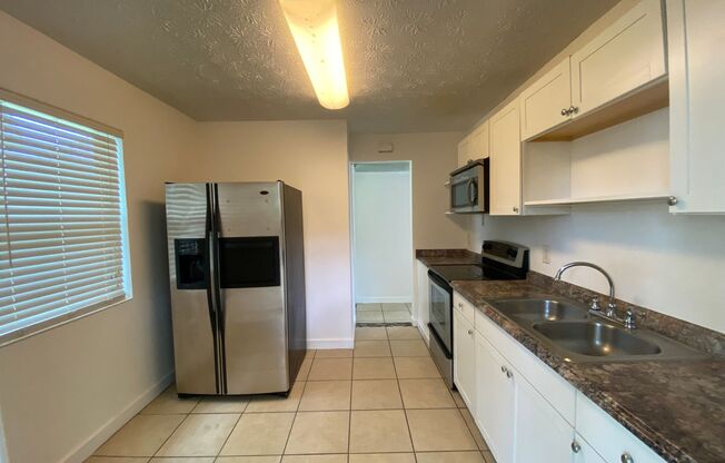 1 bed, 1 bath, 500 sqft, $895, Unit 3041 Belden Street