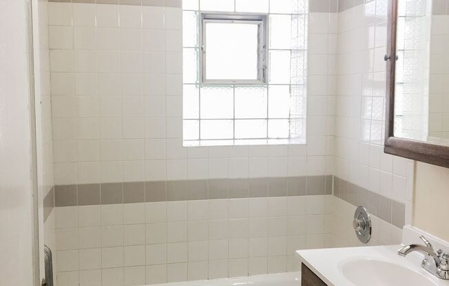 1 bed, 1 bath, 545 sqft, $1,950, Unit 3914-3E