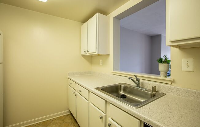 2 beds, 2 baths, $2,250, Unit (#402)