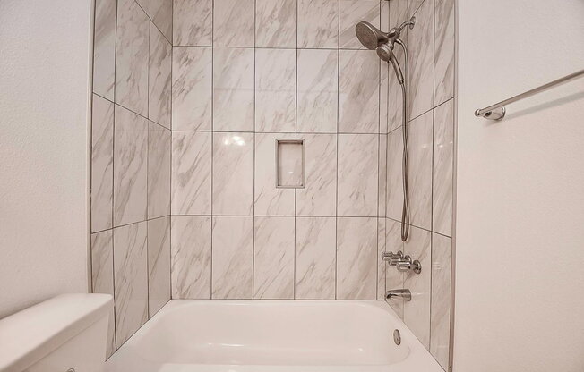 2 beds, 2 baths, 1,396 sqft, $1,650, Unit 253