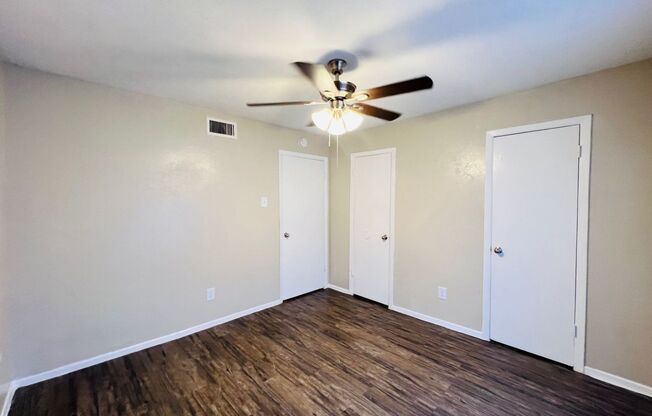 2 beds, 1 bath, 849 sqft, $1,300, Unit 1-250