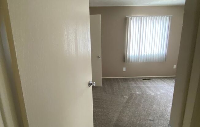 2 beds, 1 bath, 869 sqft, $1,139, Unit 2944B