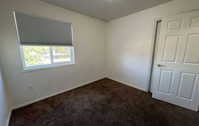 3 beds, 1 bath, $1,200, Unit 690 Richland # 3