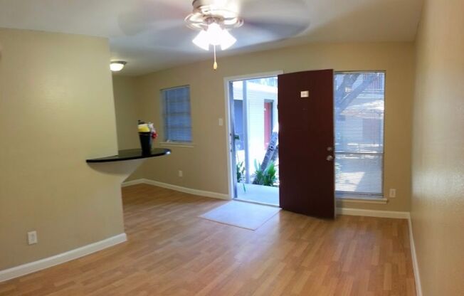 1 bed, 1 bath, 480 sqft, $1,150, Unit 220
