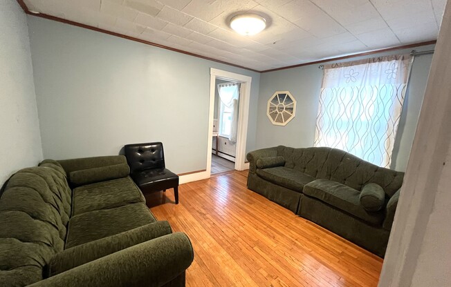 2 beds, 1 bath, 1,055 sqft, $2,180, Unit 2/F