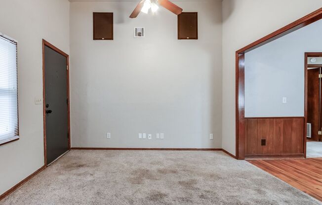 2 beds, 1 bath, $1,195