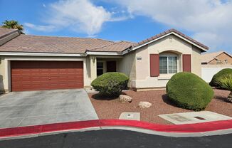 Lovely 3 bedroooms Townhouse with very large backyard