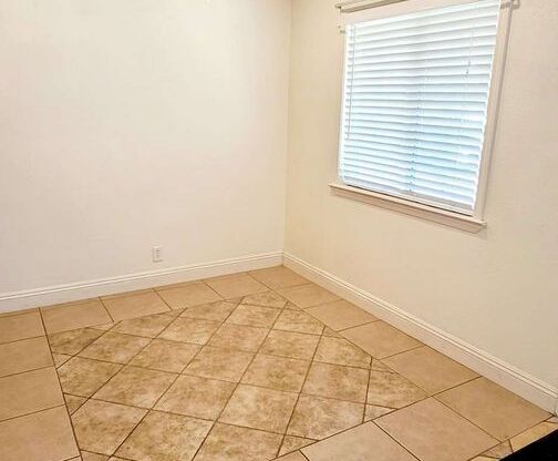 3 beds, 1 bath, $2,200