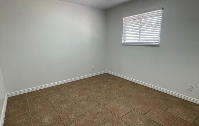 2 beds, 1 bath, 800 sqft, $1,195, Unit 02