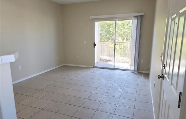 SUNRISE MANOR 1ST FLOOR UNIT IN GATED COMMUNITY!!