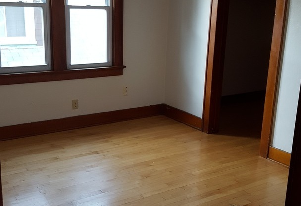 2 beds, 1 bath, 900 sqft, $850