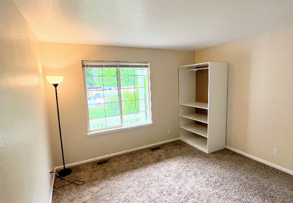 2901 E 107 CT
