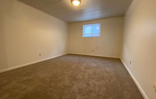 2 beds, 1 bath, $995, Unit A-03