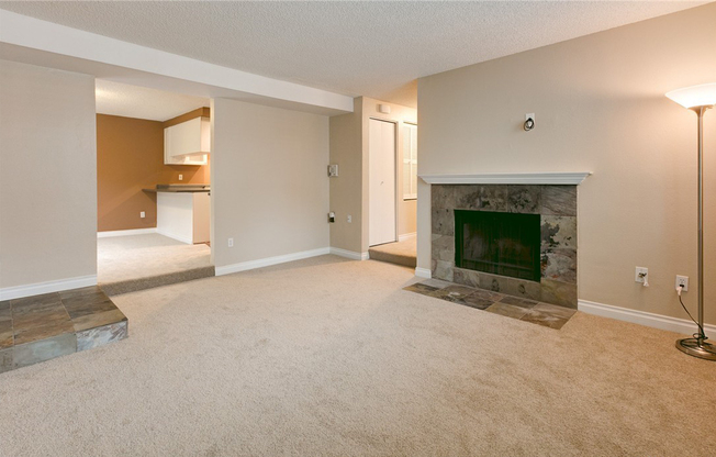 REMODELED, TOP FLOOR KIRKLAND 2 BED CONDO AVAILABLE JULY 2022