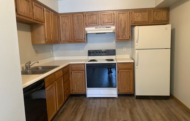 2 beds, 1 bath, 785 sqft, $1,000, Unit Apt B2