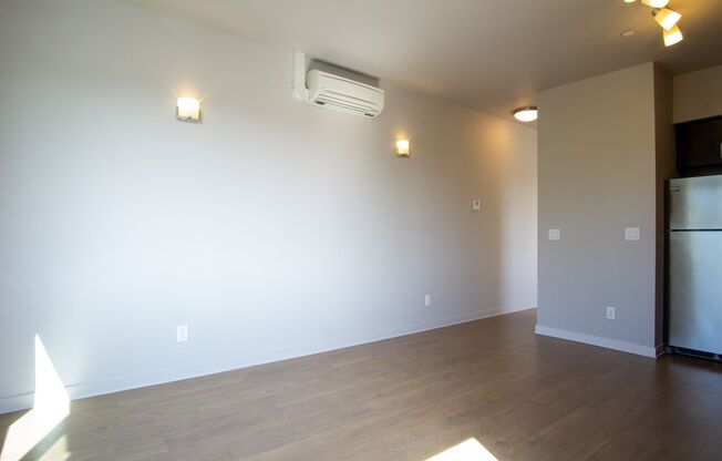 1 bed, 1 bath, $1,375, Unit 410