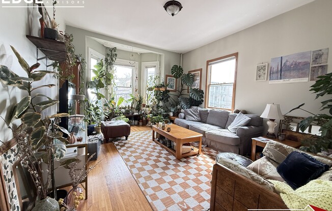 77 Easton St Apt 2