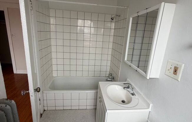 Studio, 1 bath, $1,100, Unit 514