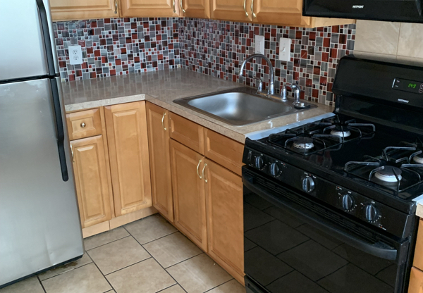 142 W WALNUT PARK DR