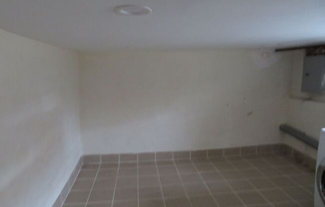 2 beds, 1 bath, $1,500