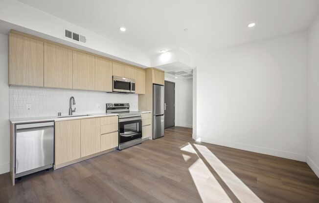 3 beds, 3 baths, 938 sqft, $3,188.57, Unit 606