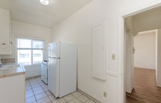 Studio, 1 bath, 370 sqft, $1,737