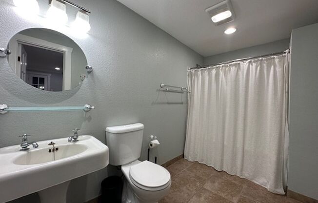 2 beds, 1 bath, $2,499