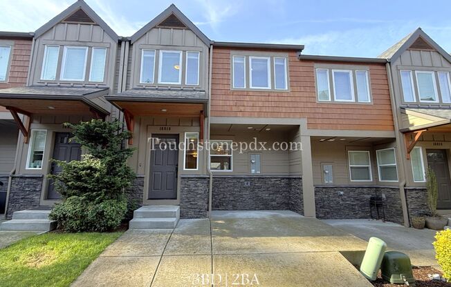 Charming 3 Bed, 2 Bath Townhome with Garage in Beautiful Sandy