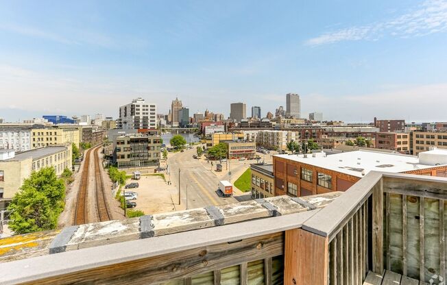 2 beds, 1 bath, 864 sqft, $1,700, Unit 112