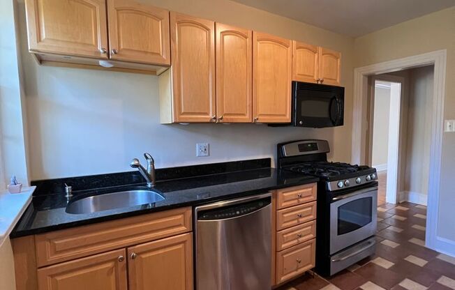 2 beds, 1.5 baths, $2,700