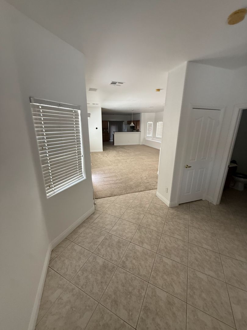 4 Bed 2 story home in Silverado Ranch