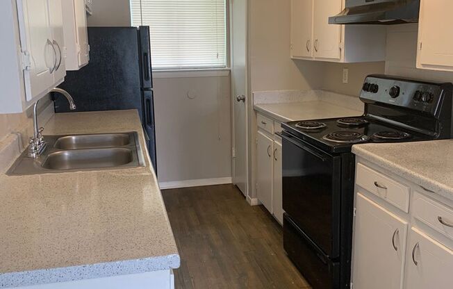 2 beds, 1 bath, 780 sqft, $1,050, Unit 207