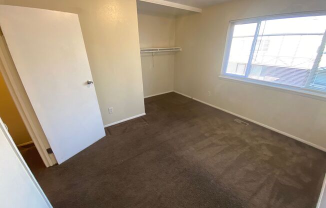 3 beds, 1 bath, 875 sqft, $725, Unit 1312 W. Breckenridge Apt 08