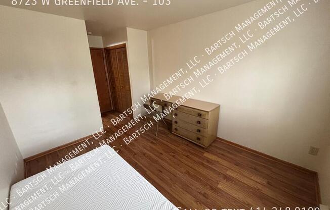 8723 W GREENFIELD AVE