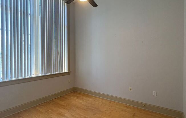 3 beds, 1 bath, 1,030 sqft, $1,850, Unit 1517 S. Theresa Ave. #207