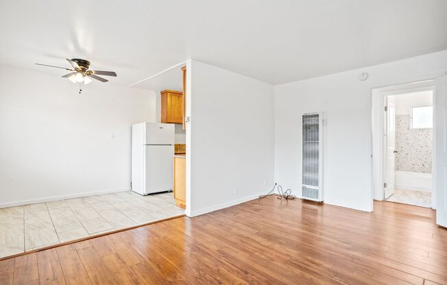 Oakland 1-Bed Gem: Garbage / Water / Gas Paid & Off-Street Parking!