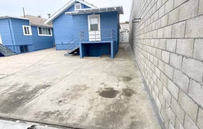 Don't miss out!! 2 Br/1 BA Home!!